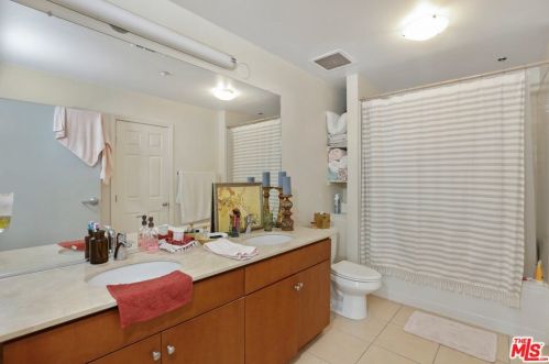 114 Harbor Blvd, Anaheim CA 92801-2421 exterior