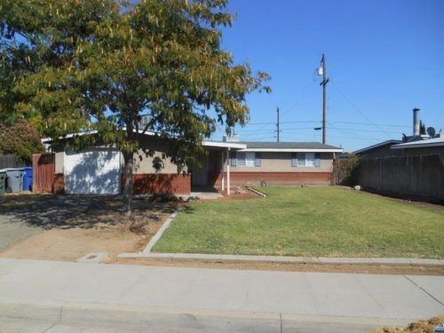2515 Crescent Ave, Clovis, CA 93612-4402
