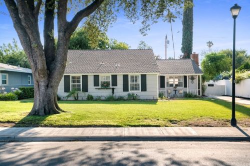 6687 Mount Whitney Ave, Riverside, CA 92506-3919