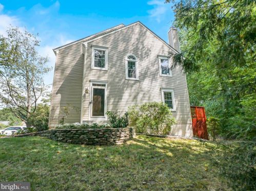 11800 Critton Cir, Woodbridge VA  22192-1047 exterior