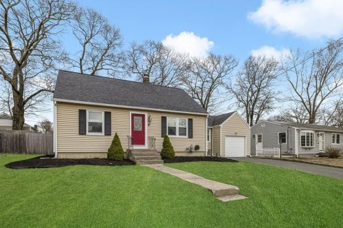42 Creekwood Dr, Warwick, RI 02886-7607