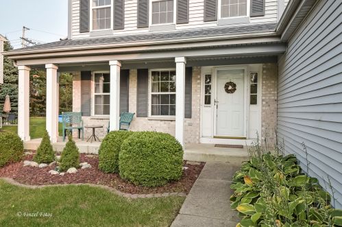 368 Greenview Dr, Bull Valley, IL 60014-7349