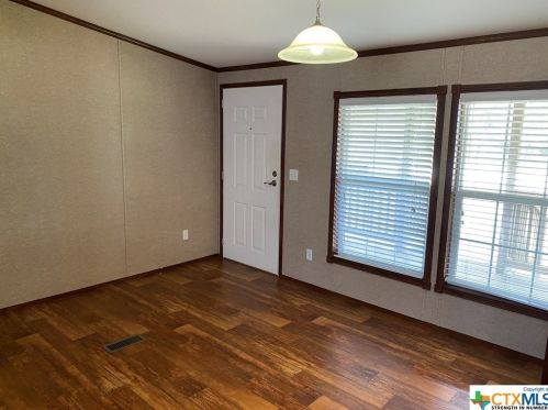 304 Bambi Dr, Victoria, TX 77904-5102