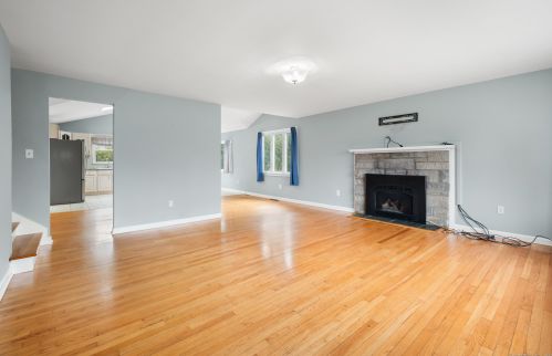 890 Center St, Wallingford CT  06492-5019 exterior