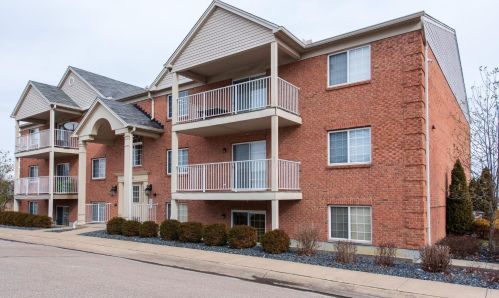 3383 Emerald Lakes Dr, Cincinnati, OH 45211-2355