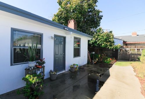 2314 Bristol St, Santa Ana CA  92704-5721 exterior