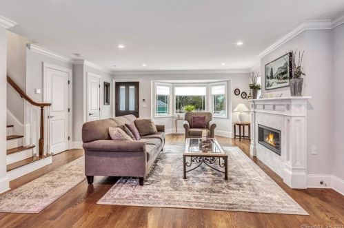 32 Halock Dr, Greenwich, CT 06831-5011