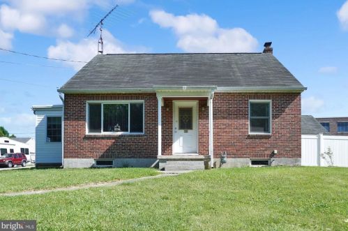 18 Crestlyn Dr, York, PA 17402-5062