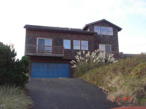 902 Oceania Dr, Waldport, OR 97394-9503