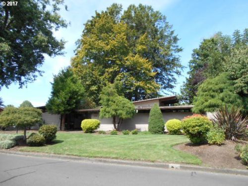 885 Garfield St, Woodburn, OR 97071-4503