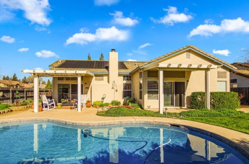 9350 Carrolton Pl, Elk Grove, CA 95624-3556