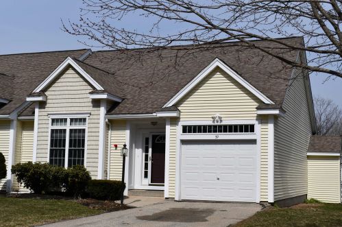 39 Ash Dr, Kingston, NH 03848-3350