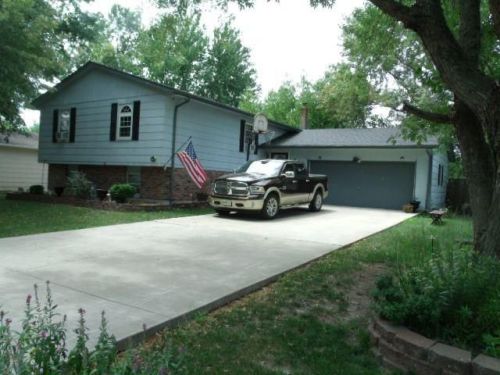 725 Weintz St, Moberly, MO 65270-3559