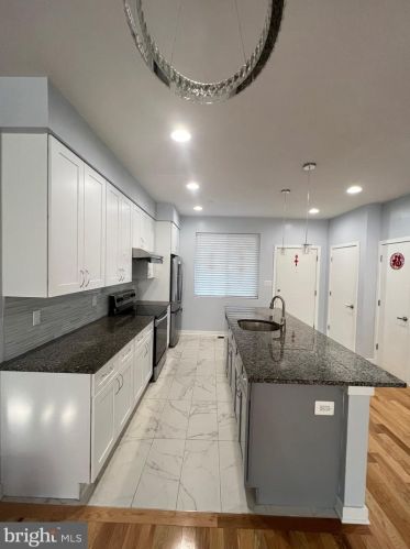 613 10th St, Philadelphia PA  19147-1917 exterior