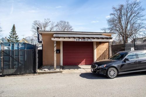 15 Vicksburg Pl, Middletown, RI 02840-2040