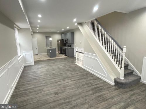 6732 Jackson St, Philadelphia, PA 19135-2210