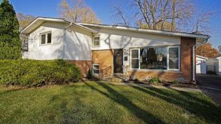 3305 Newcastle Rd, Waukegan, IL 60087-2108