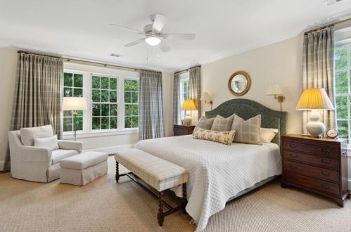 554 Mnr Rdg Dr, Atlanta GA  30305-3512 exterior