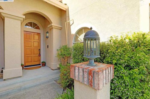 205 Bellflower Dr, San Ramon, CA 94582-5636