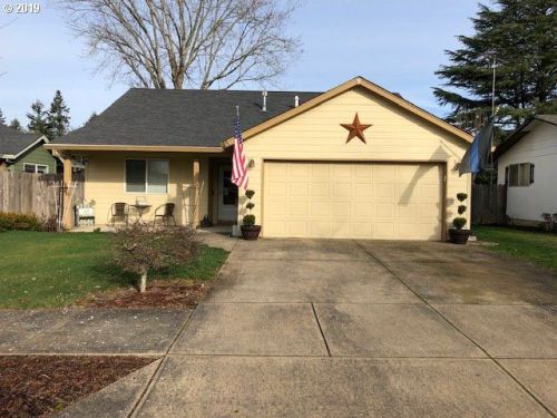 103 9th St, Newberg, OR 97132-2519