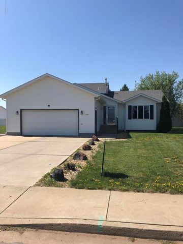 1398 9th St, Dickinson, ND 58601-4225