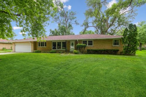 5 Durell Dr, Kankakee, IL 60901-6001