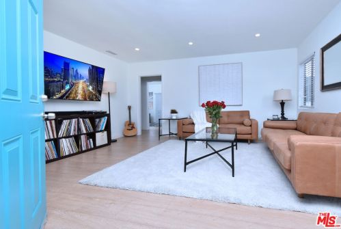 15220 Morrison St, Van Nuys CA  91403-1503 exterior