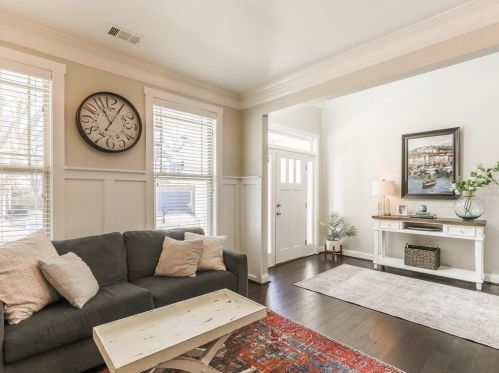 2070 Hatteras Way, Atlanta GA  30318-1083 exterior