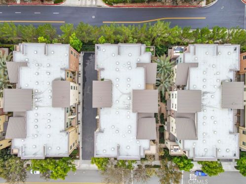 543 Rockefeller, Irvine CA  92612-7175 exterior