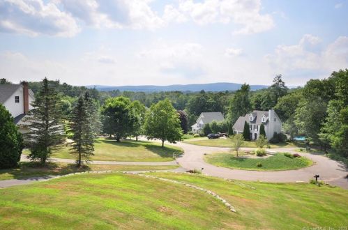 17 Candlewood Ln, Granby, CT 06035-1127