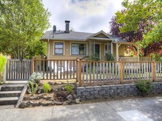 3106 72nd Ave, Portland, OR 97213-5812
