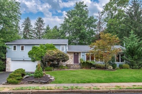 39 Herbert Ter, Town Center, NJ 07052-1075