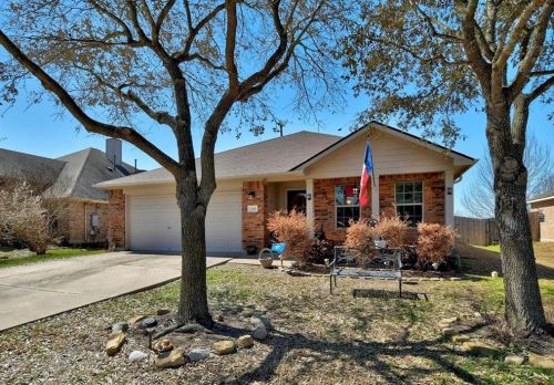1549 Amberwood Loop, Uhland TX  78640-5272 exterior