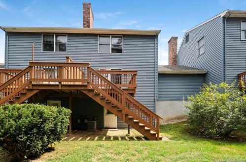 137 Brighton Cir, Windsor CT  06095-1348 exterior