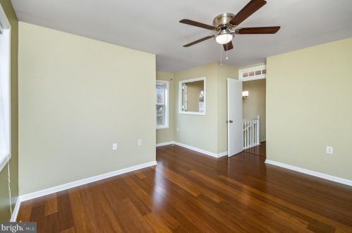 11806 Critton Cir, Woodbridge VA  22192-1047 exterior