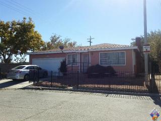 1858 Park Circle Dr, Lancaster, CA 93535-5778