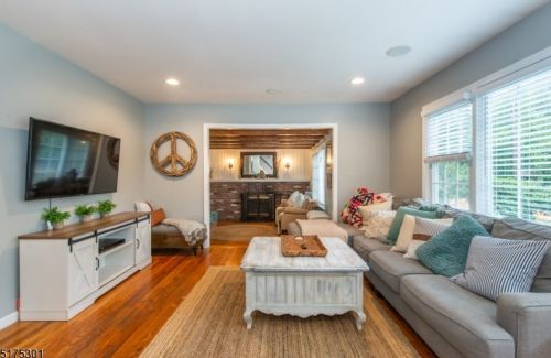 110 Oakdale Rd, Chester, NJ 07930-2223