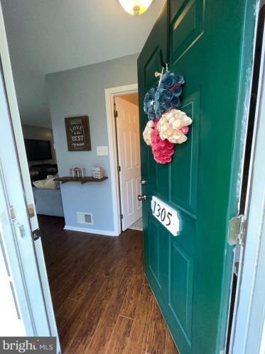 1305 Lakeside Dr, Palmyra, NJ 08065-2127
