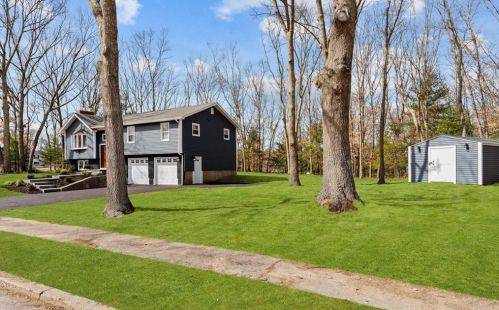 3 Adams Dr, Coventry, RI 02816-6212