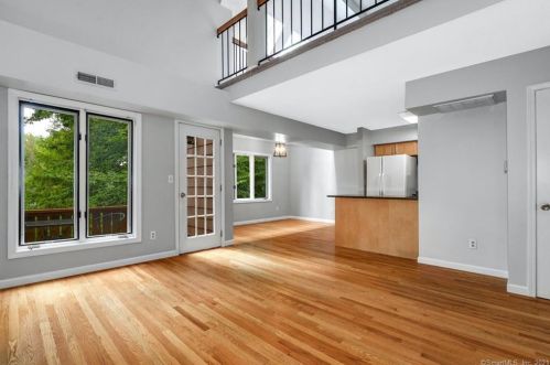 137 Meadow St, Milford, CT 06461-2622
