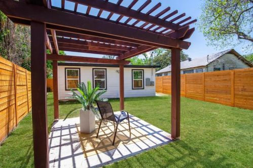 3104 Th, Austin TX  78702-1402 exterior