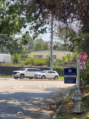 2742 Alpine Rd, Atlanta, GA 30305-3402