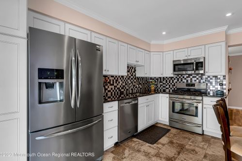 353 Daniele Dr, Tinton Falls NJ 07712-7943 exterior