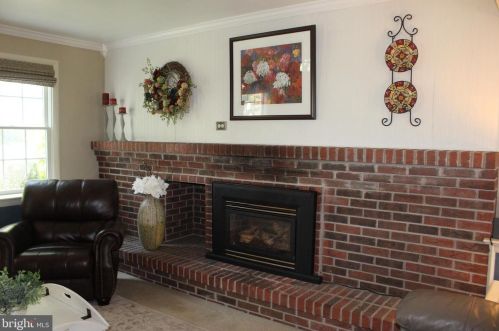 2482 Creek View Dr, Lancaster PA  17602-1451 exterior