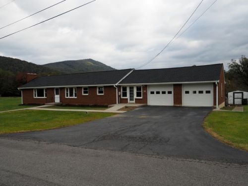 103 Parkway Ln, Vinton, VA 24179-4305