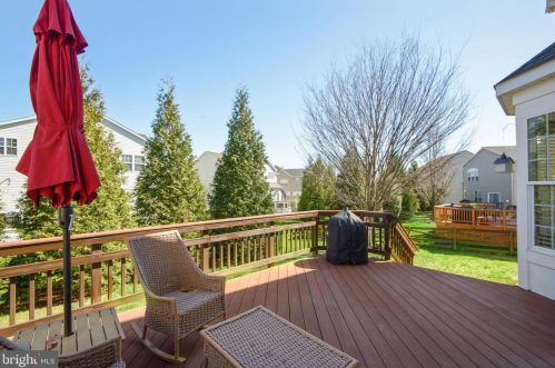 14282 Ladderbacked Dr, Gainesville VA  20155-5919 exterior