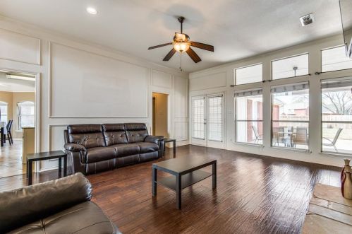 2401 Columbia Dr, Lewisville, TX 75022-4858