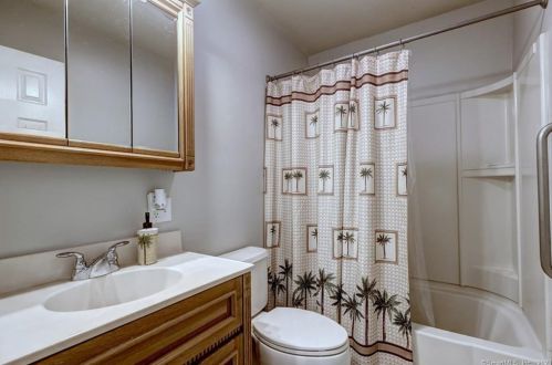 135 Rockledge Rd, Wallingford CT  06492-1813 exterior