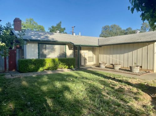 9325 Emily St, Elk Grove, CA 95624-1612