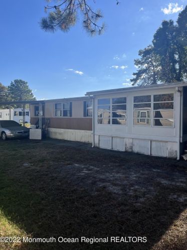 22 Eagle Dr, Lakehurst, NJ 08759-3704